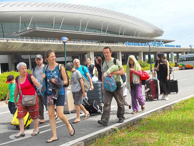 Tự do xài tiền đô tại Phú Quốc: Nên không?