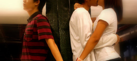 Cô gái thích sống đong đưa và bi kịch 2 gia đình