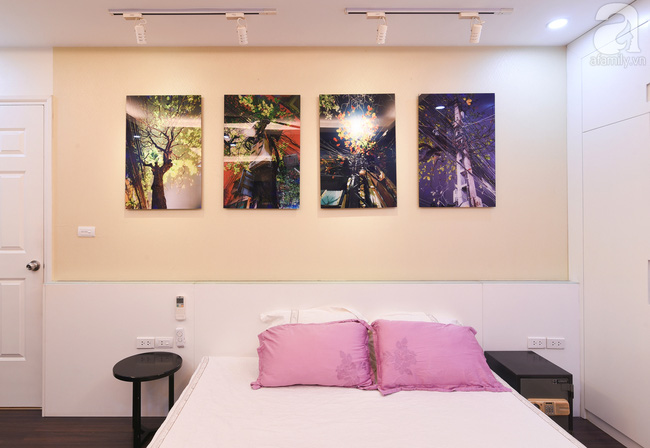 Một bộ tranh rất Hà Nội trong phòng ngủ của vợ chồng chị Lê.