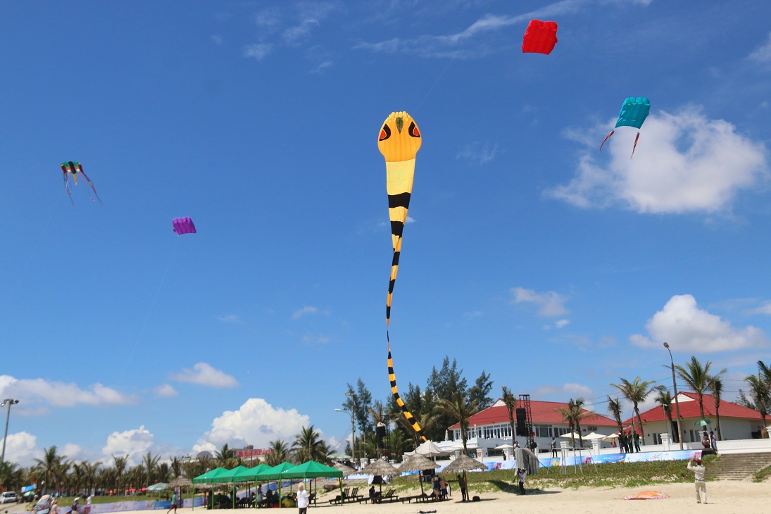 Đắm ch&igrave;m với những m&agrave;n tr&igrave;nh diễn tại Festival Diều quốc tế - Ảnh 21.