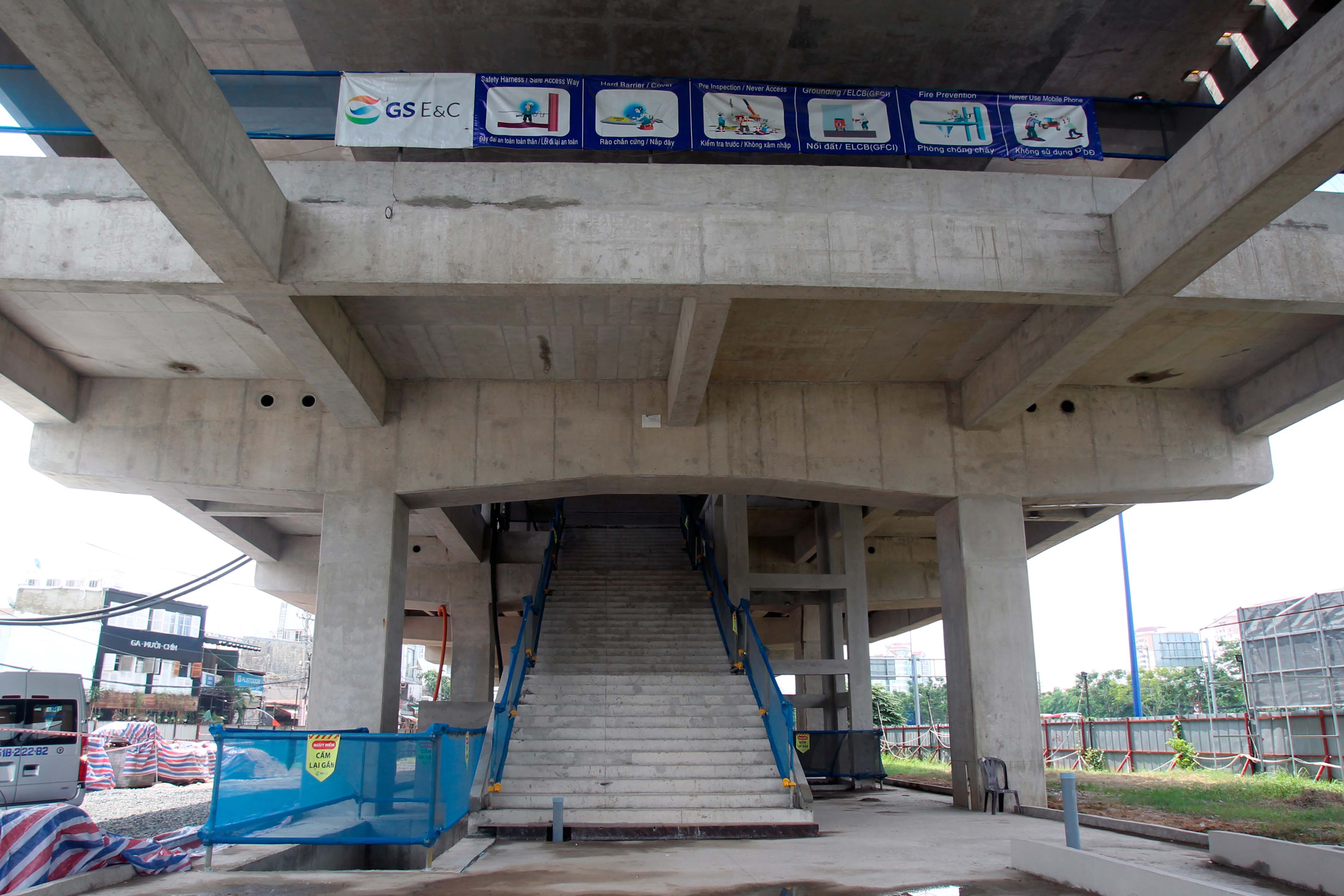 Cận cảnh robot khủng khoan hầm metro số 1 - Ảnh 9.