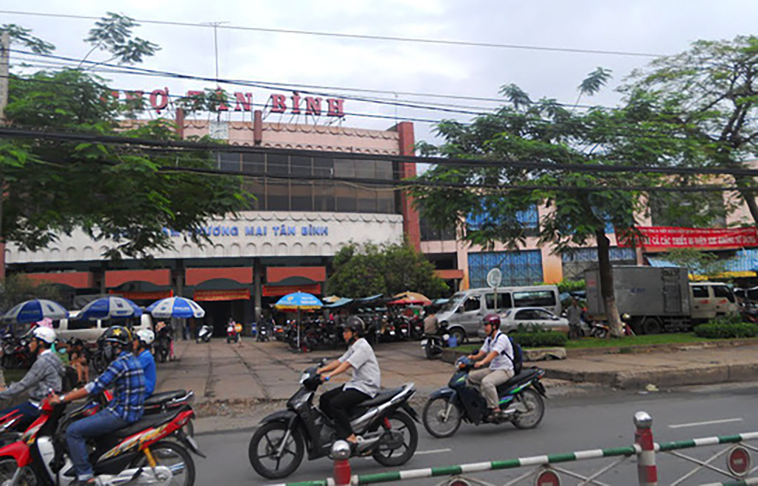 Chợ Tân Bình là một trong những chợ cung cấp quần áo sỉ ở TP HCM