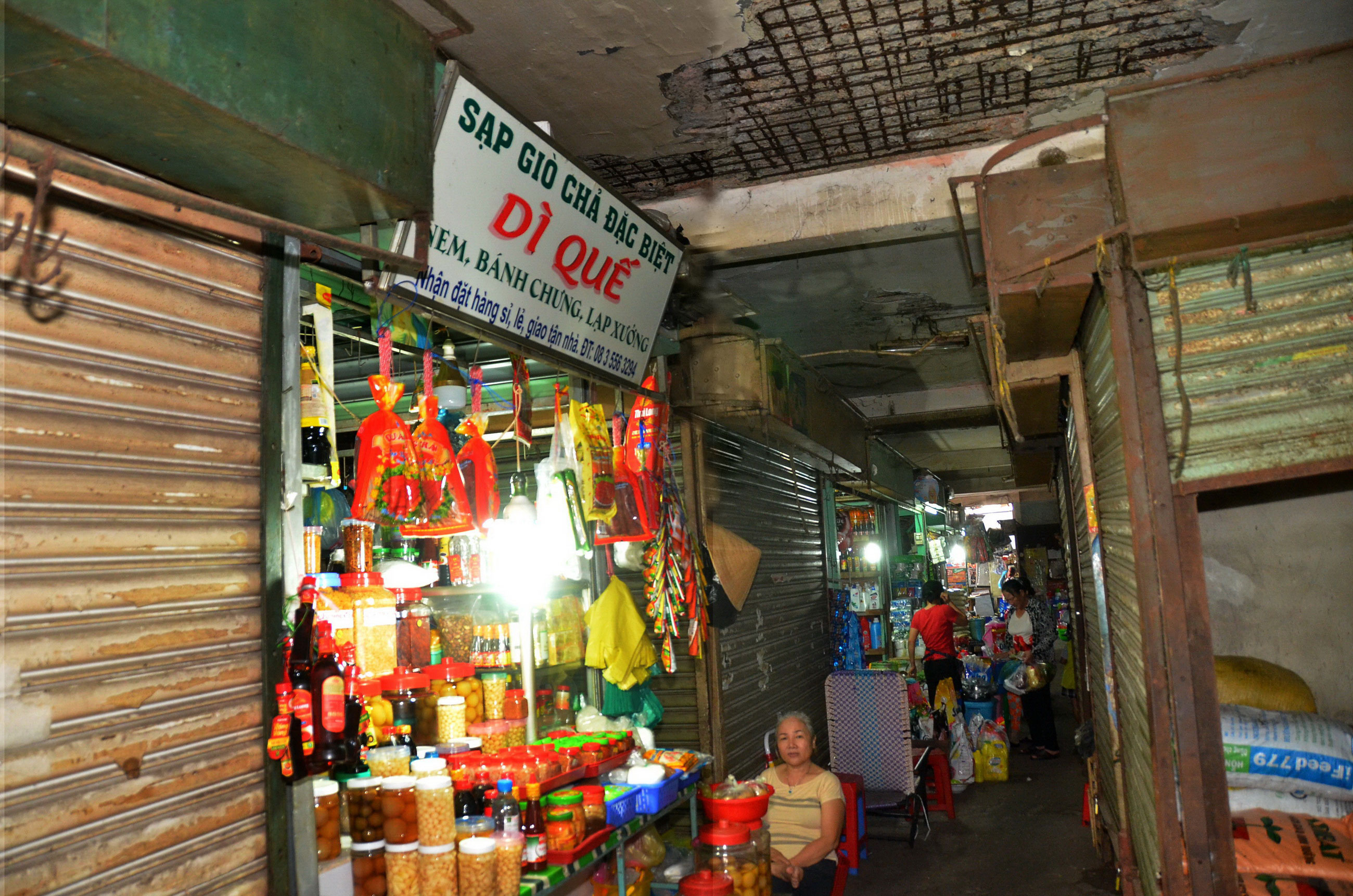 Chợ ế ẩm, xuống cấp
