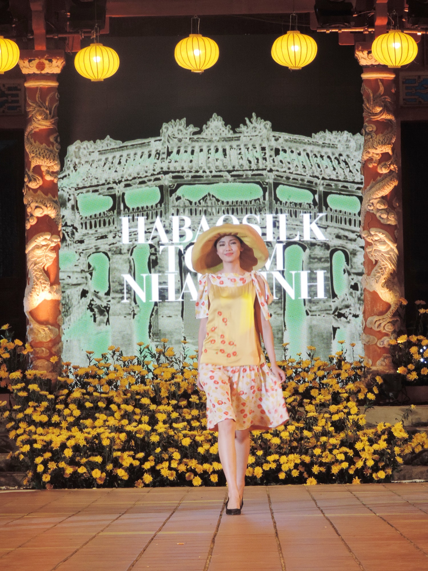 Ấn tượng thời trang tại Đ&ecirc;m lụa Phương Đ&ocirc;ng huyền ảo          - Ảnh 3.