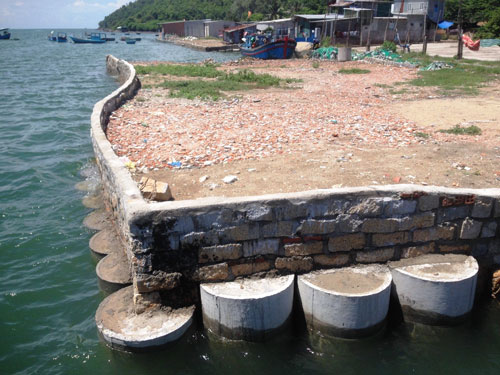 Tự ý lấn biển, bán nền
