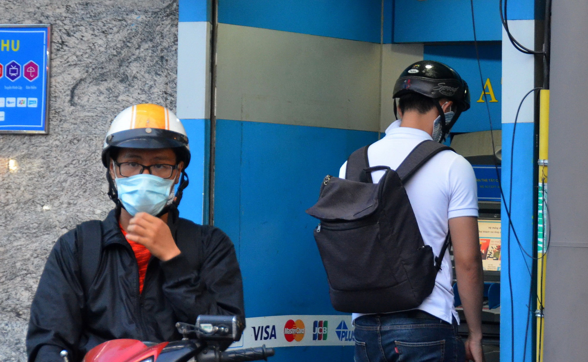 Lo lắng về bảo mật ATM - Ảnh 1.
