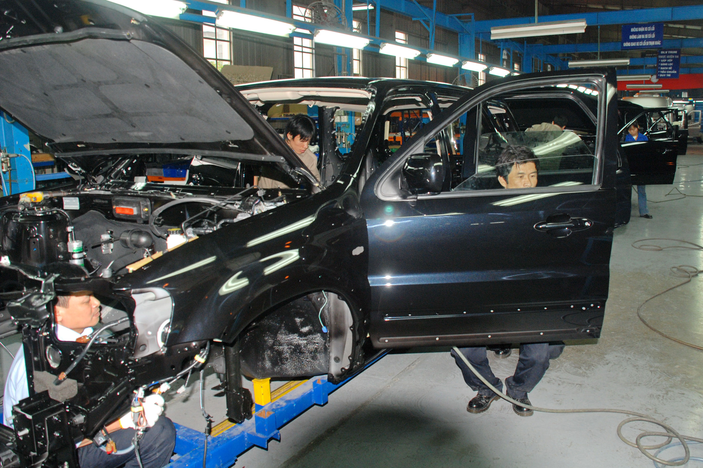 Kh&oacute; giảm gi&aacute; &ocirc; t&ocirc; trong nước - Ảnh 1.