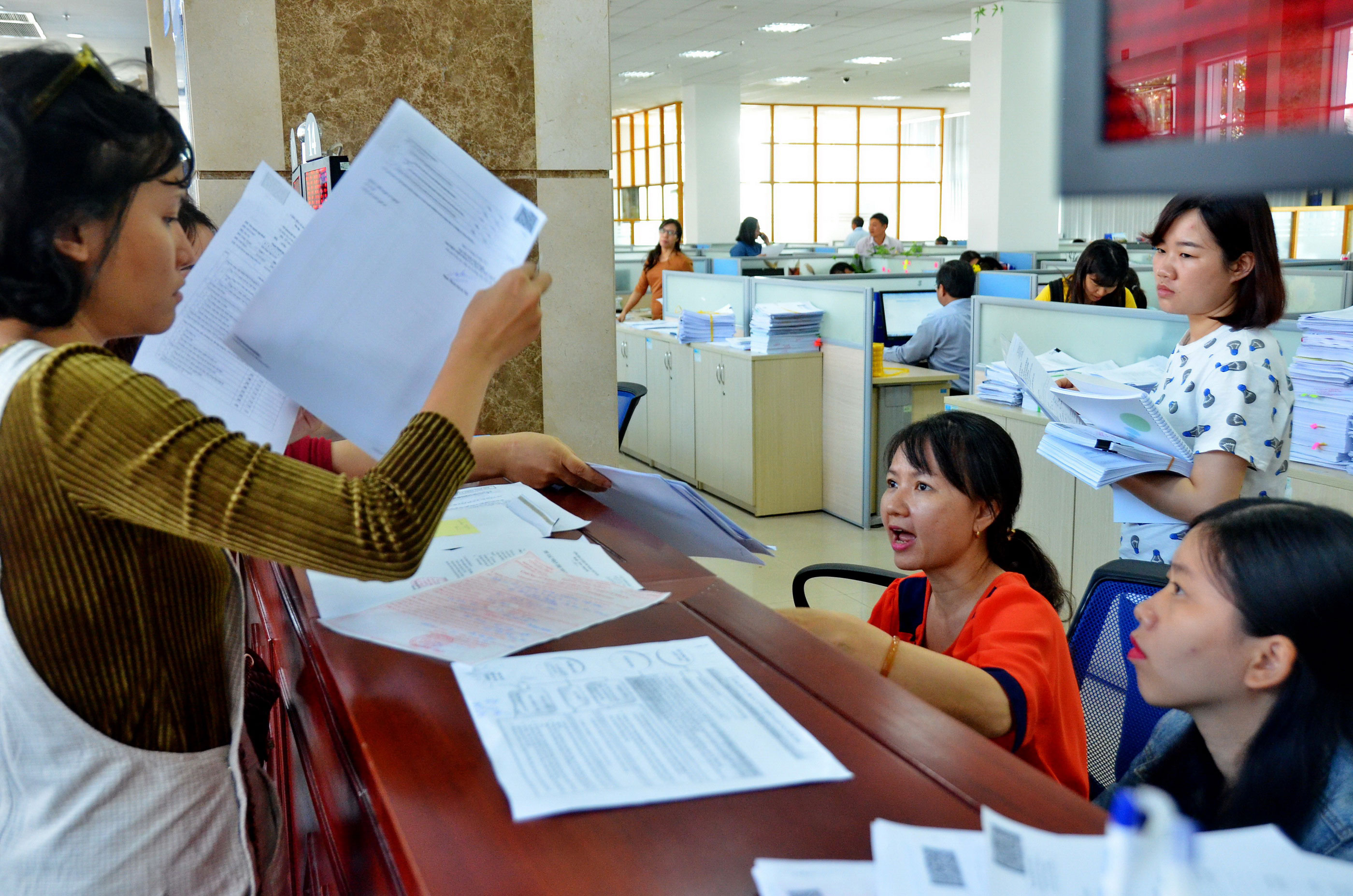 Ngộp thở với thủ tục!
