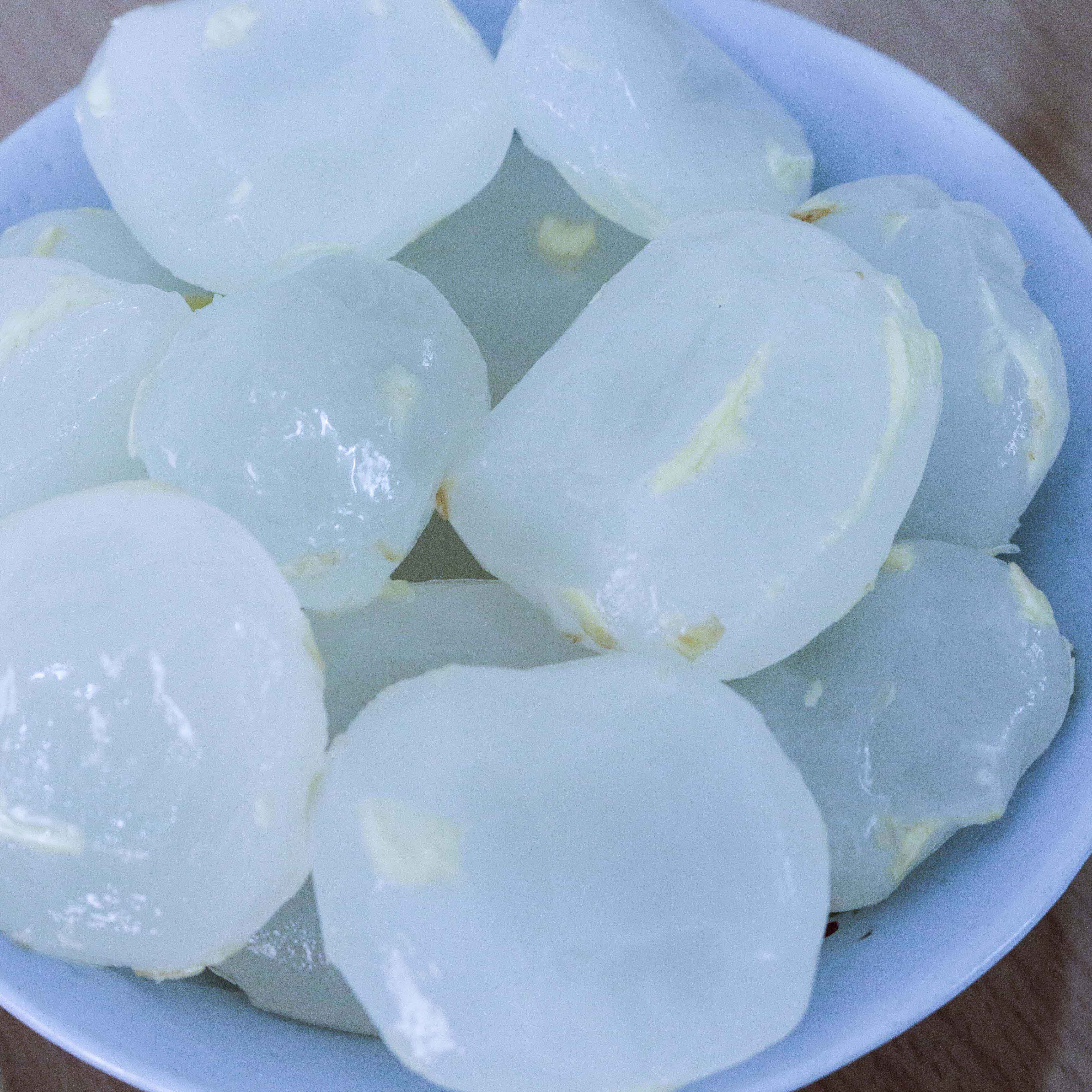 
Phần thạch trắng của thốt nốt c&oacute; thể ăn ngay hoặc chế biến th&agrave;nh nhiều m&oacute;n kh&aacute;c
