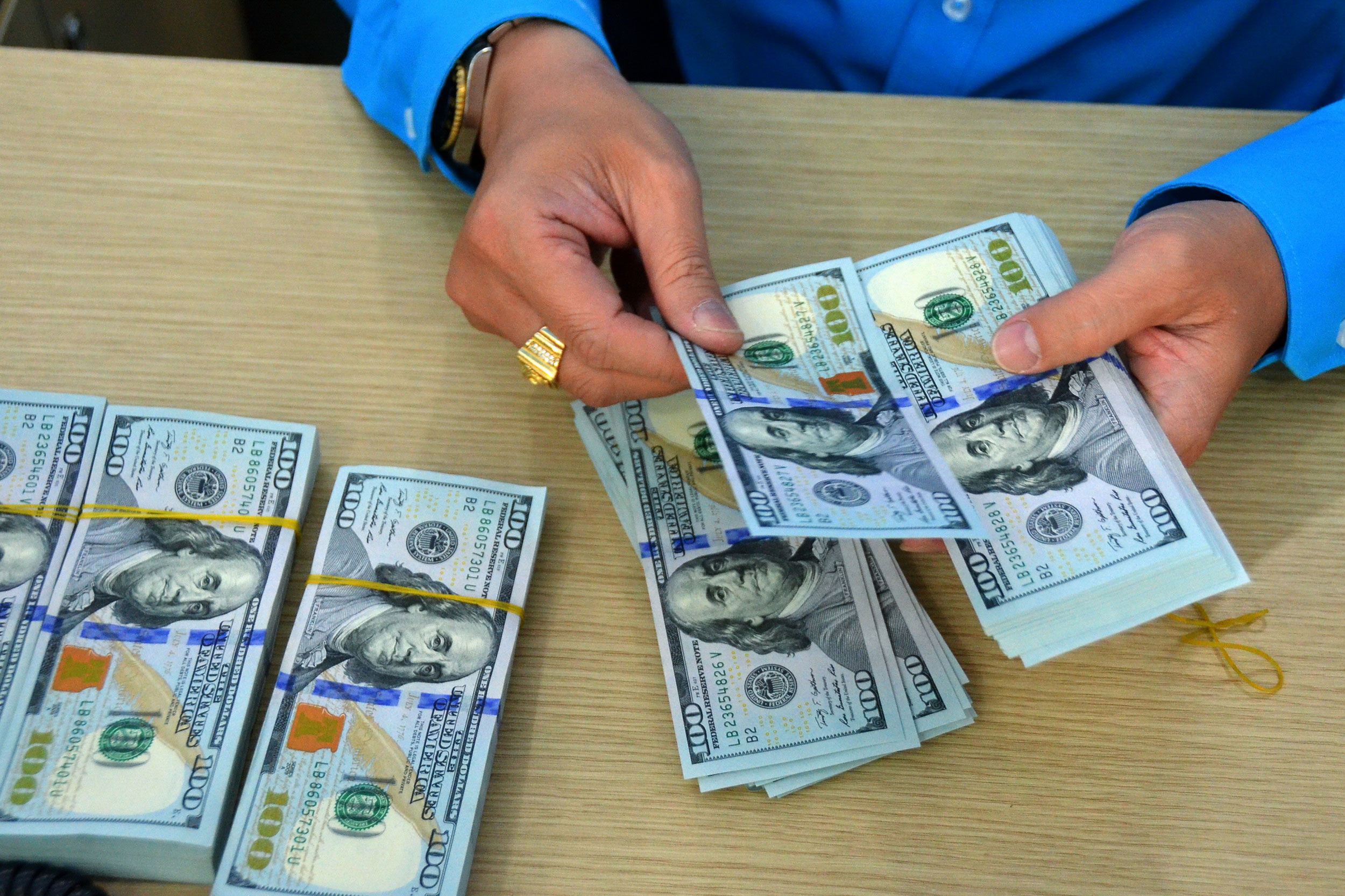 Gi&aacute; USD đang đứng ở mức cao Ảnh: TẤN THẠNH