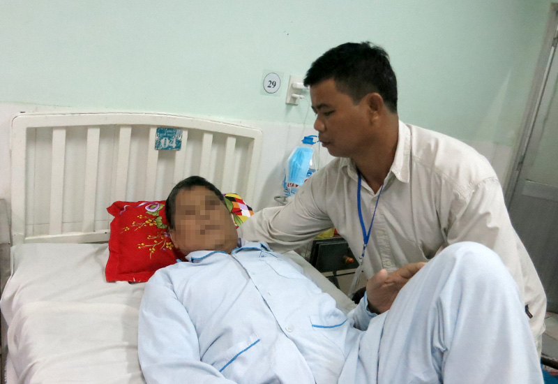 Nhiễm giun lươn m&agrave; cứ tưởng đau dạ d&agrave;y - Ảnh 1.