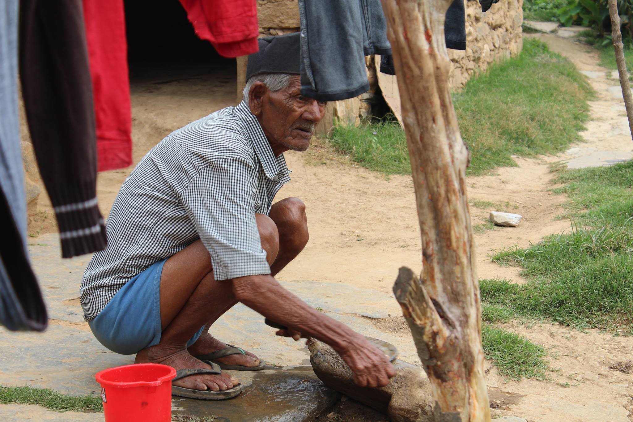 Cuốc bộ và quá giang ở Nepal - Ảnh 12.