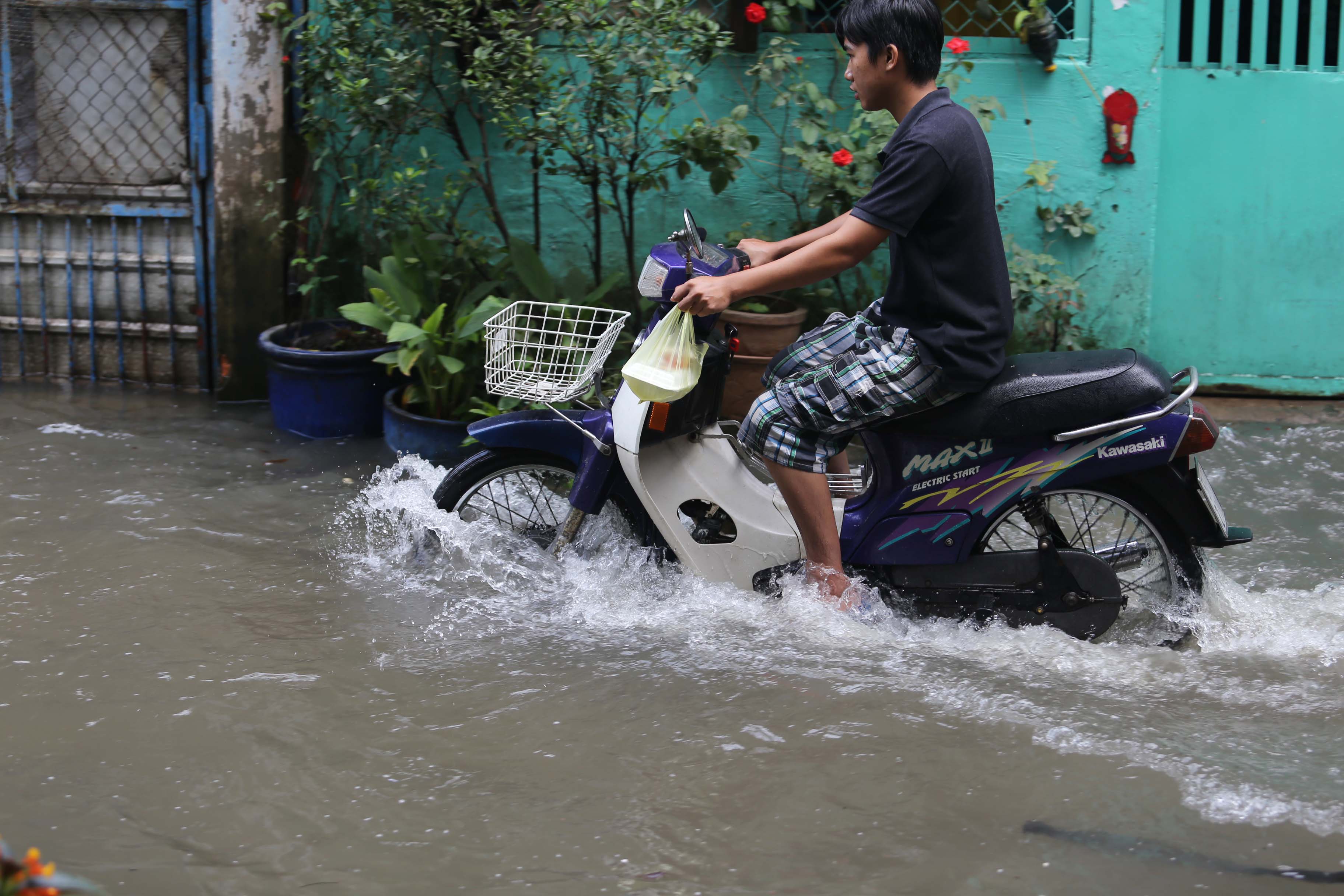 TP HCM mênh mông nước sau cơn mưa lớn - Ảnh 10.
