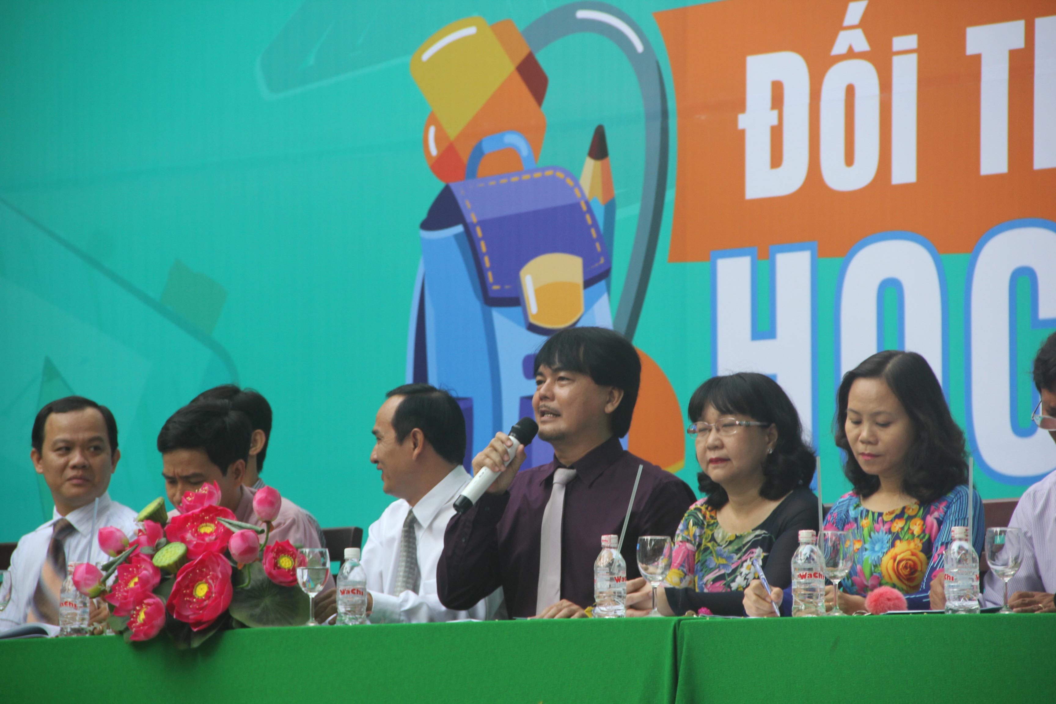 Dân chủ trong trường học còn hình thức