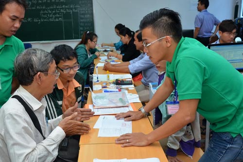 Tăng học phí bất ngờ, lại phân biệt vùng miền