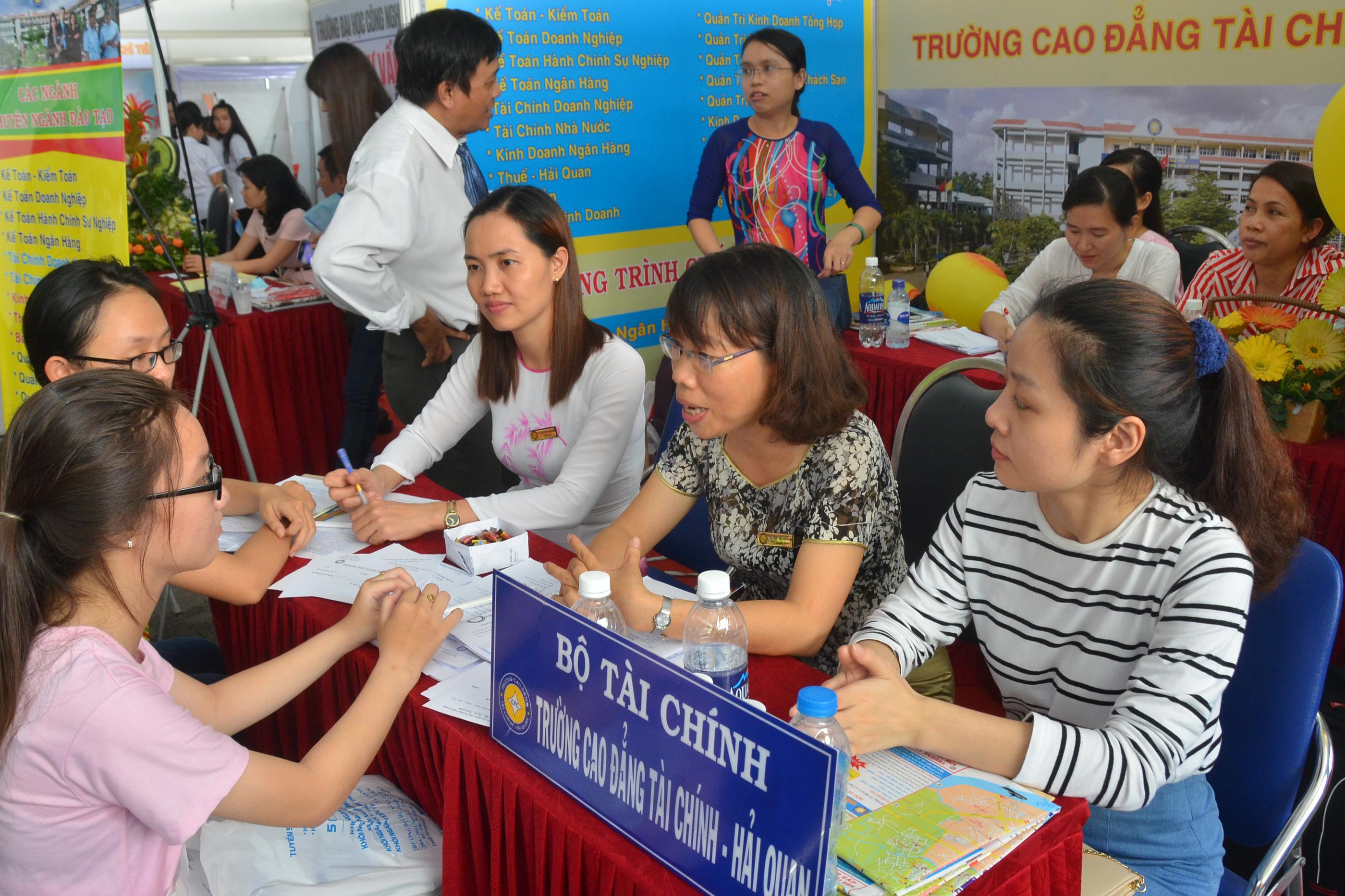 Trường cao đẳng bỗng dưng… mất hút