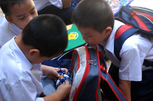 "Áo quá rộng" cho trẻ lớp 1!