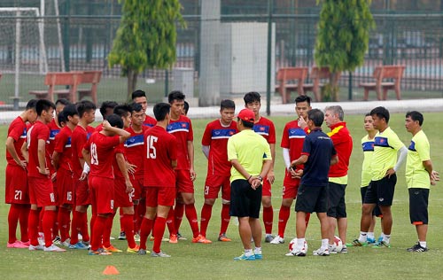 Giải m&atilde; số trợ l&yacute; HLV trưởng U20 Việt Nam - Ảnh 1.