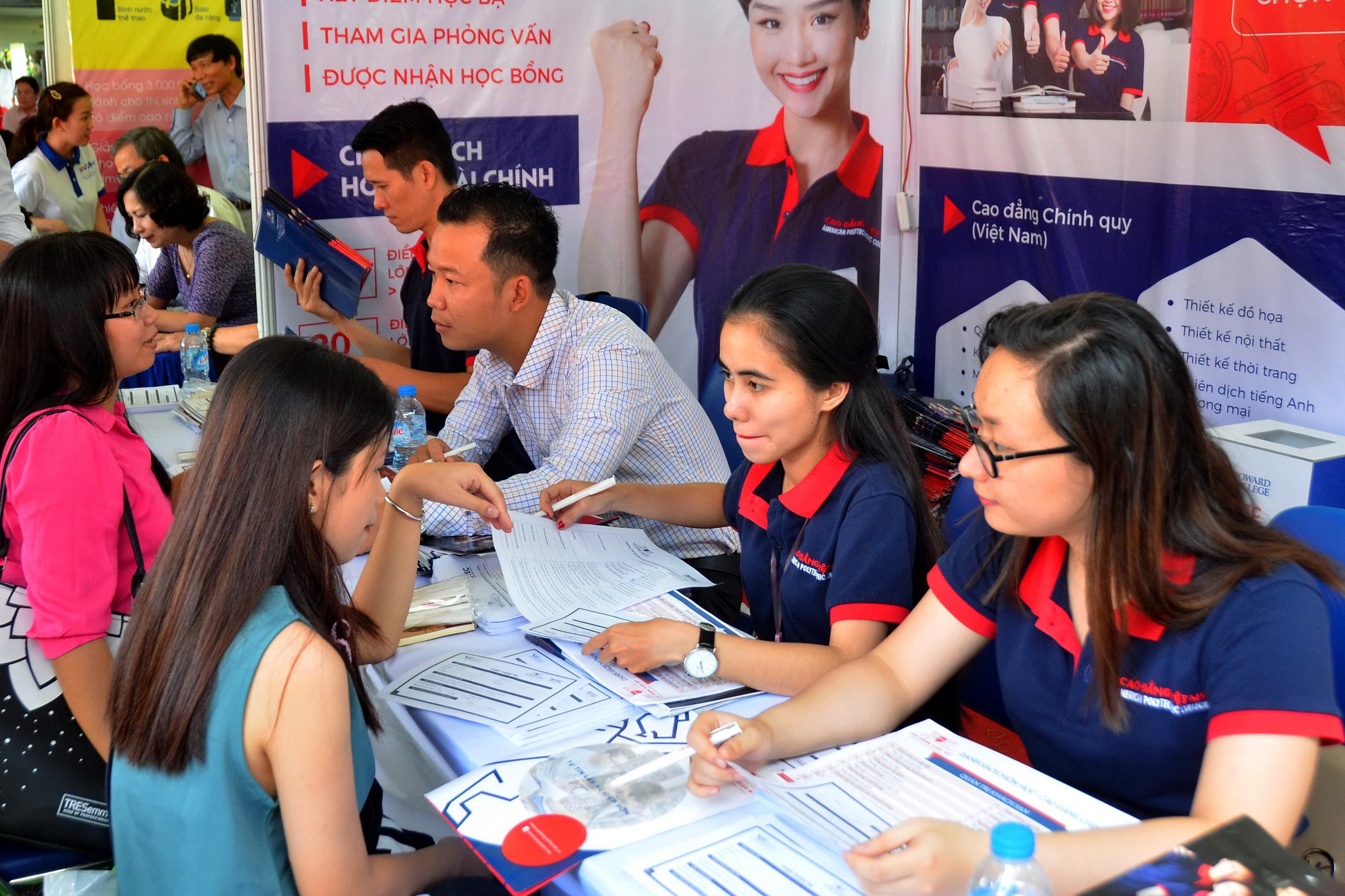 Trường cao đẳng ngóng thí sinh
