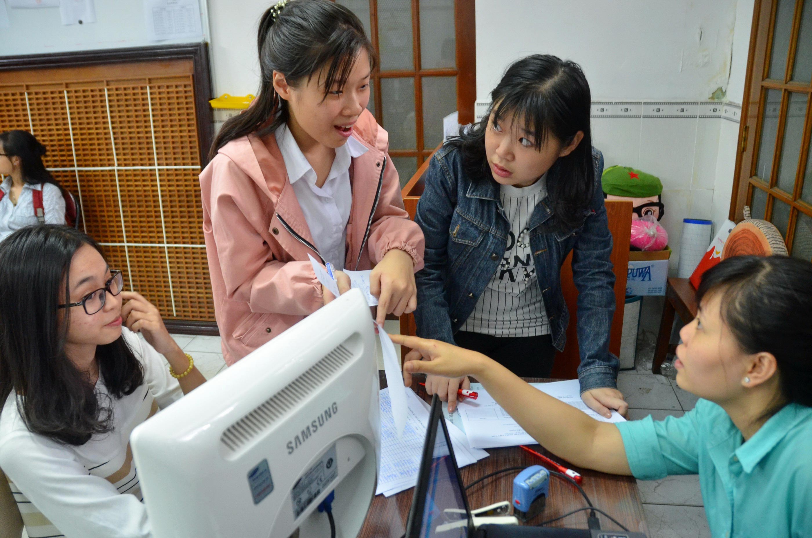 Thi nhau thay đổi nguyện vọng - Ảnh 1.