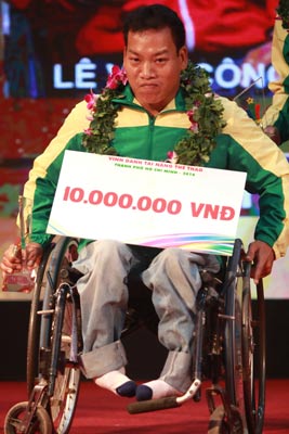 “Lực sĩ thép” Lê Văn Công