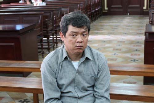 "Chạy" vào trường đại học, 3 người lãnh án