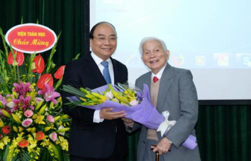 Tôn vinh thành tựu khoa học của GS Hoàng Tụy