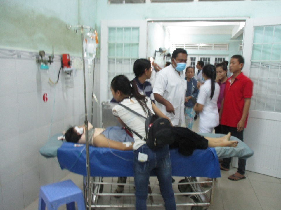 
Trần Thị Tr&uacute;c D. được chuyển viện l&ecirc;n TP HCM tiếp tục điều trị
