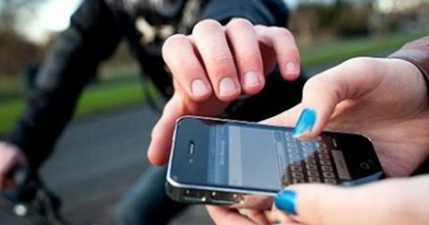 Không chịu đi xe ôm, nữ du khách bị tài xế giật điện thoại