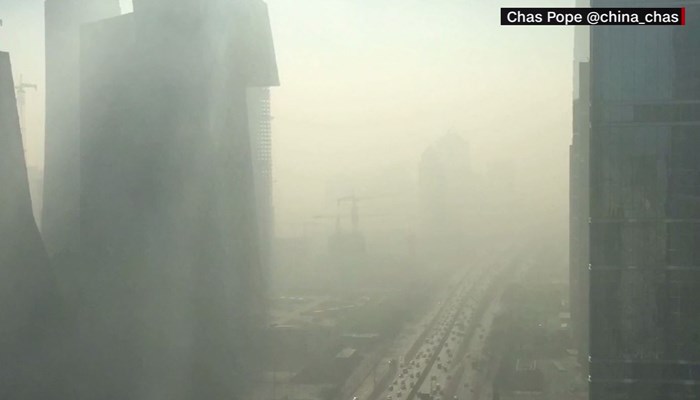 Thủ đô Bắc Kinh chìm trong khói bụi ngày 2-1. Ảnh: CNN