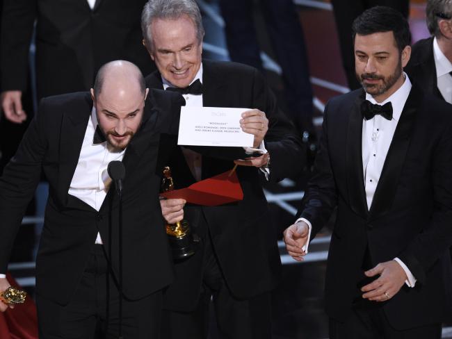 Emma Stone gián tiếp gây vụ trao nhầm giải Oscar 89