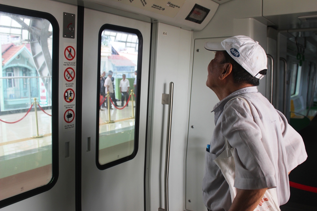 H&aacute;o hức mục sở thị t&agrave;u đường sắt C&aacute;t Linh - H&agrave; Đ&ocirc;ng - Ảnh 8.