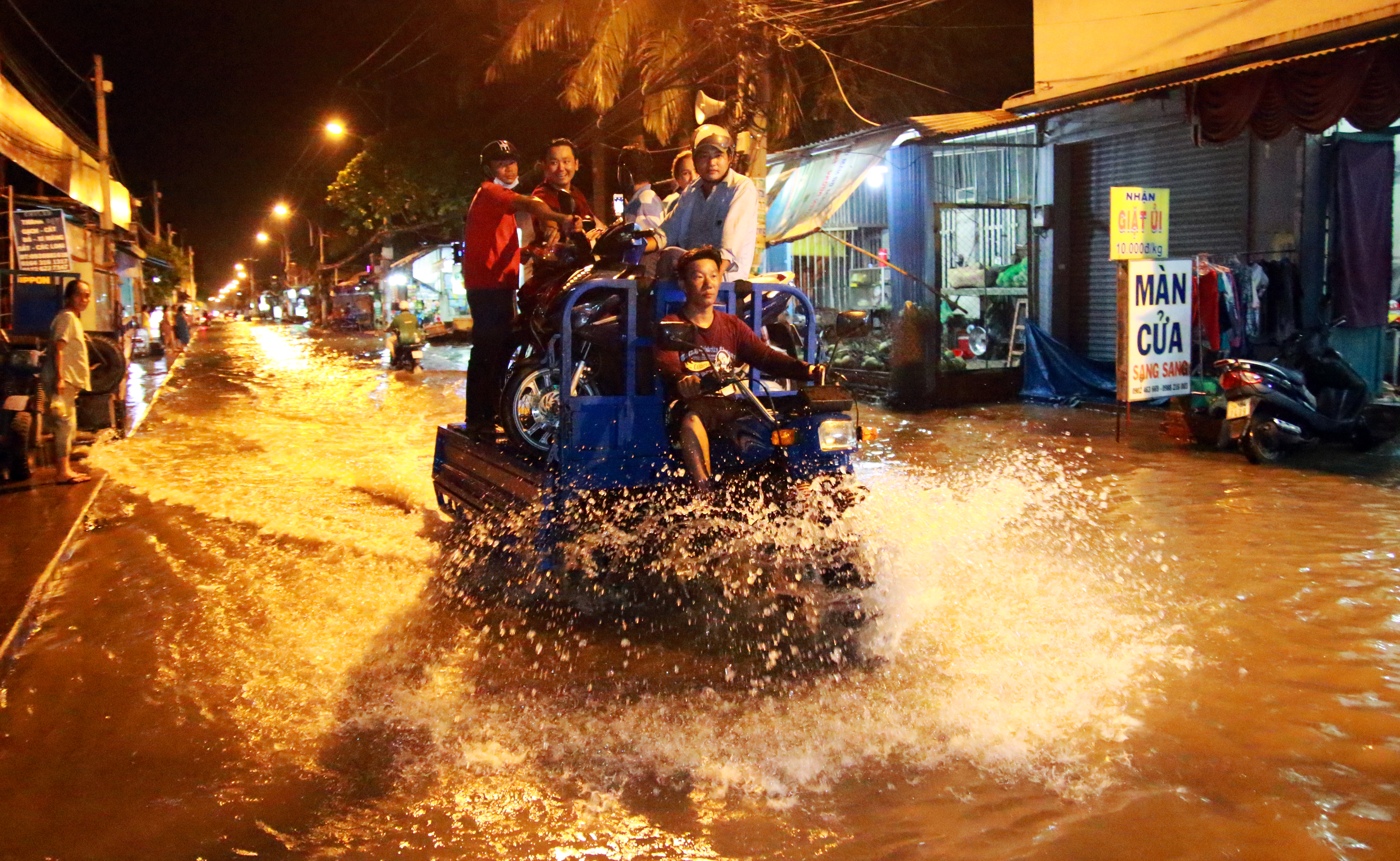 S&agrave;i G&ograve;n hụp lặn trong nước ngập đ&ecirc;m đầu tuần - Ảnh 14.