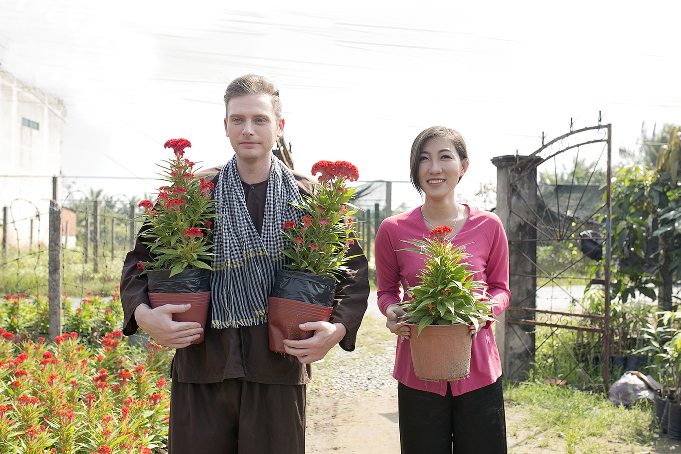 Ch&agrave;ng T&acirc;y ủng hộ duy tr&igrave; Tết Việt