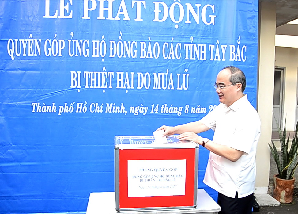 Thành ủy TP HCM quyên góp giúp đồng bào phía Bắc - Ảnh 1.