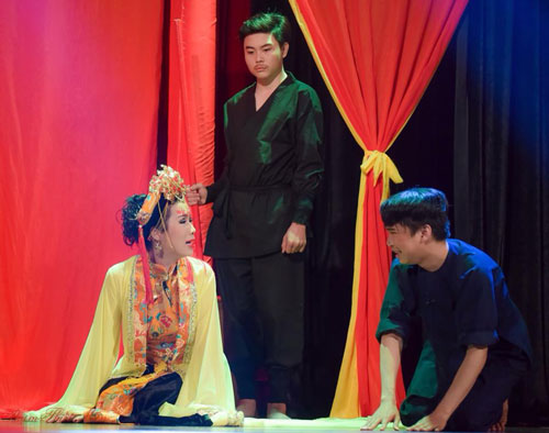 Cảnh trong vở “Chàng và thiếp” của Sân khấu Trịnh Kim Chi