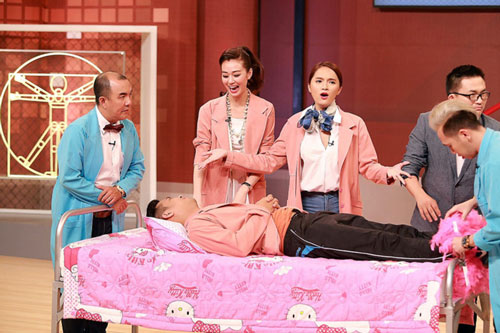 Biết game show có rác vẫn lao vào - Ảnh 1.