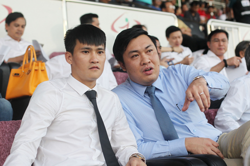 "Tuýt còi" Công Vinh, ai nhắc nhở trọng tài?