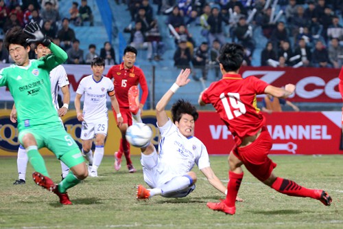 Hàng thủ U23 Việt Nam sơ hở nhiều