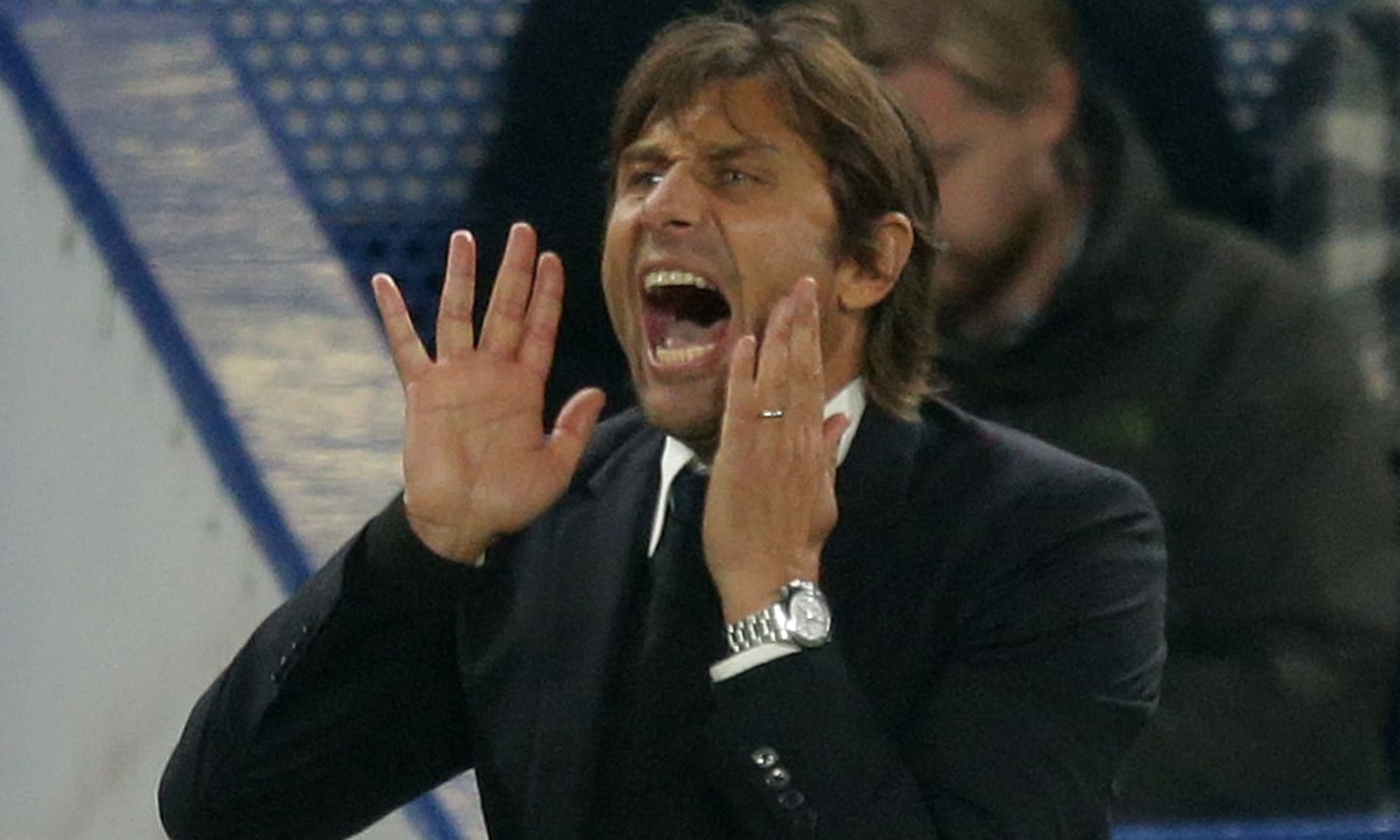 Conte đáp trả Mourinho sau khi bị "đá xoáy"