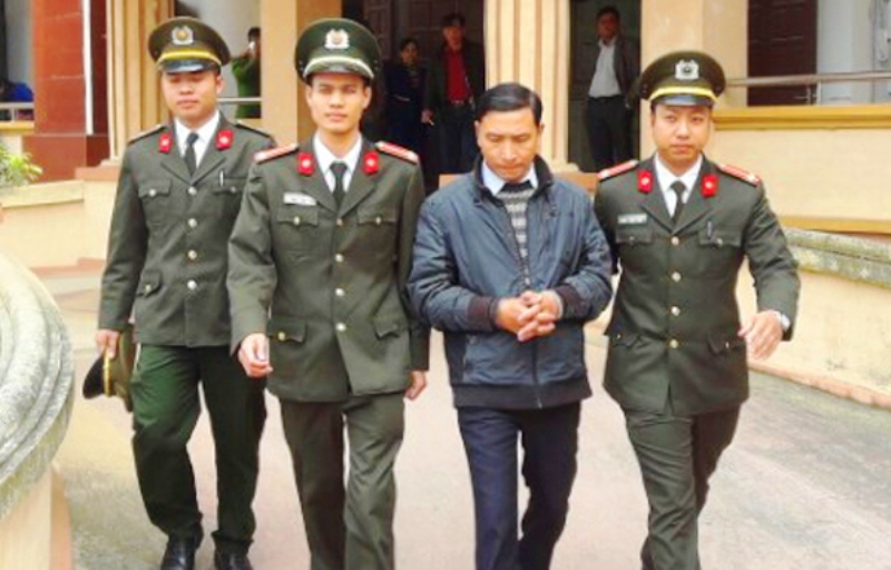 Bắt Bí thư xã nhắn tin bôi nhọ Bí thư Huyện ủy