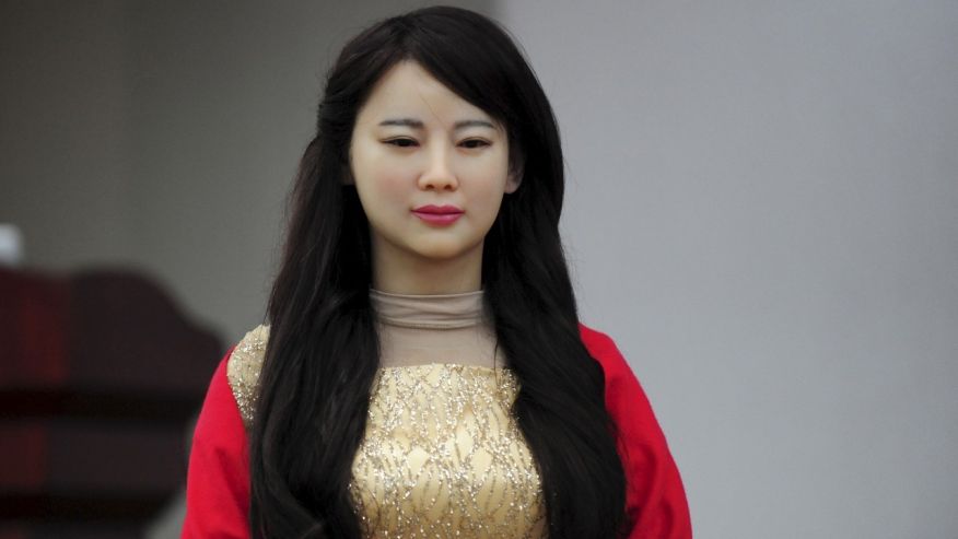Trung Quốc: “Thánh nữ robot” thay thế con người?