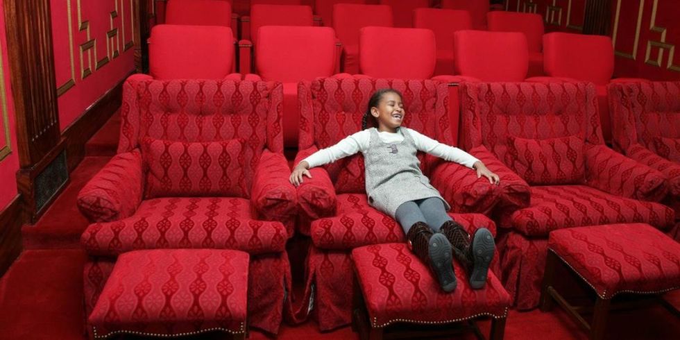 Sasha Obama th&iacute;ch th&uacute; trong ng&agrave;y đầu ti&ecirc;n v&agrave;o Nh&agrave; Trắng. Ảnh: White House