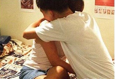Người dân bắt giữ thanh niên giao cấu trẻ em