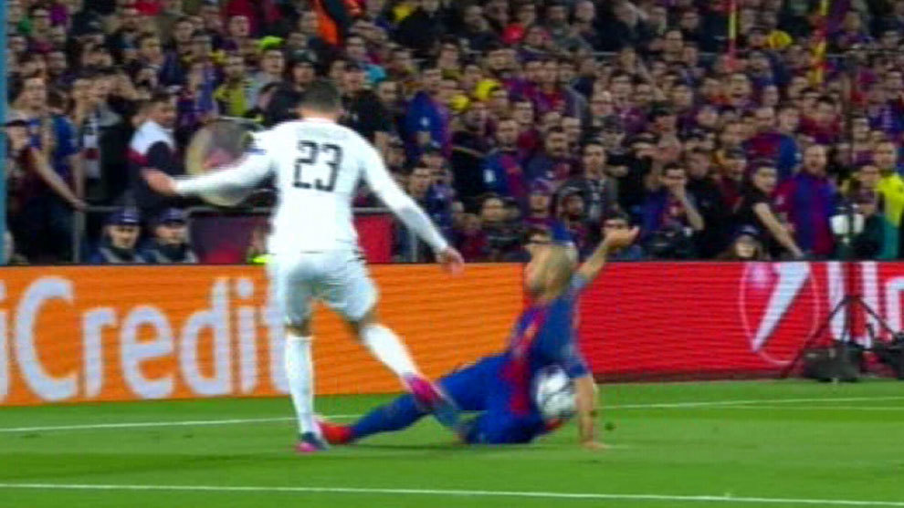 Clip: Barca vào tứ kết nhờ trọng tài ưu ái?