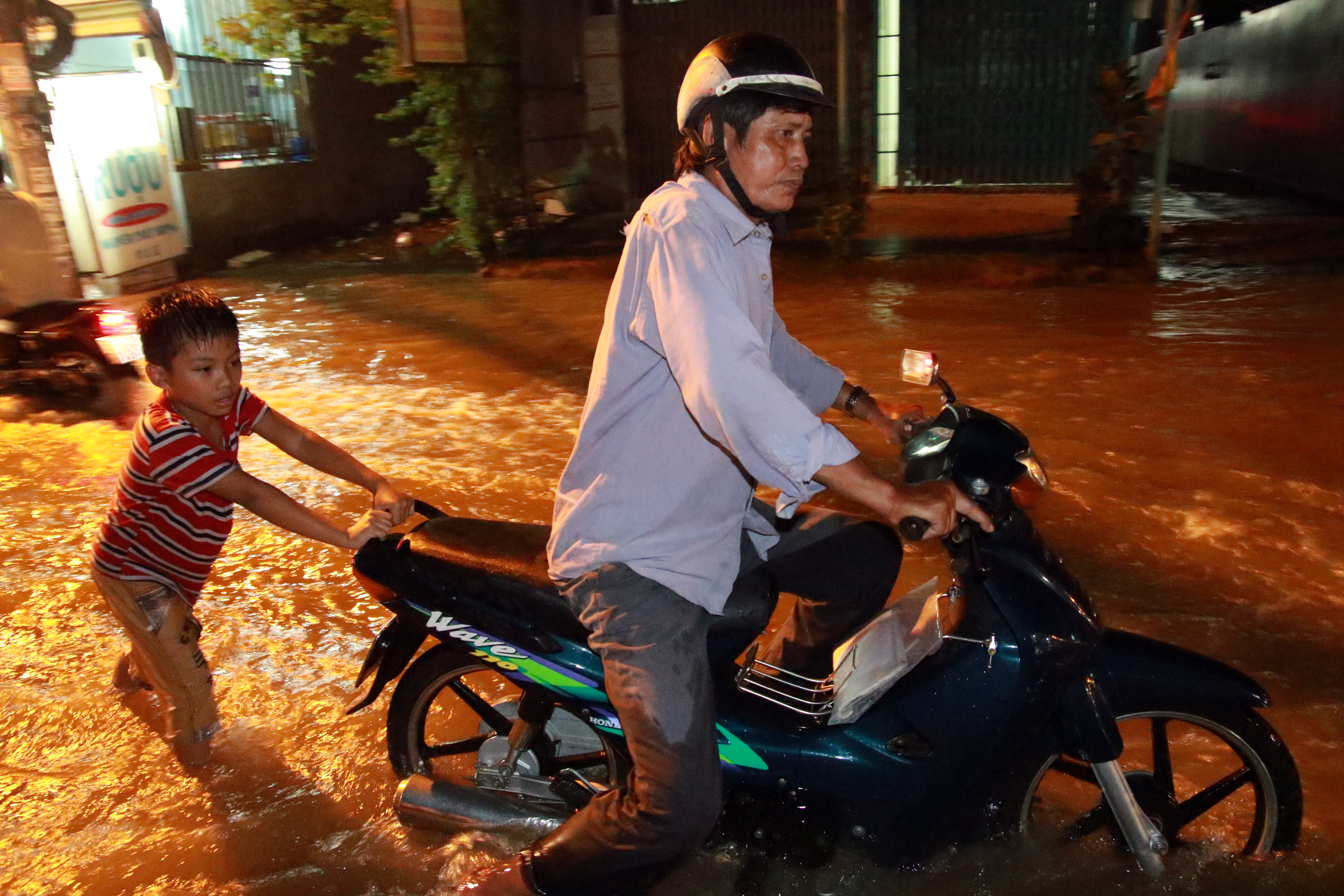 S&agrave;i G&ograve;n hụp lặn trong nước ngập đ&ecirc;m đầu tuần - Ảnh 11.