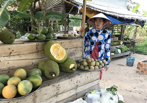 Thương lái giành giật nhau mua mít Thái