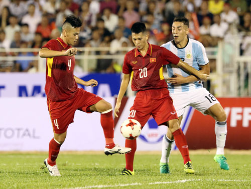 U20 Việt Nam: Tiền vệ lùn, hàng thủ cao