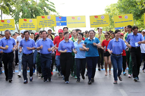 Tinh thần ngày chạy Olympic tỏa sáng