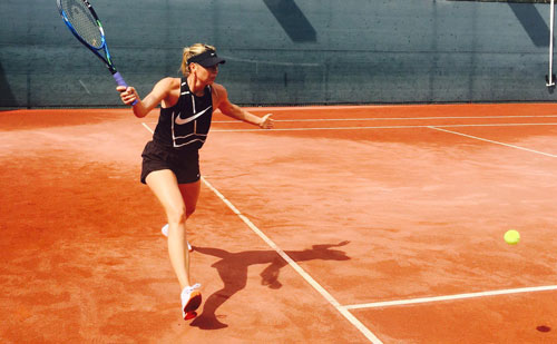 Sharapova t&iacute;ch cực tập luyện để chuẩn bị t&aacute;i xuất tr&ecirc;n mặt s&acirc;n đất nện ở Giải Stuttgart Open 2017 Ảnh: MSFB